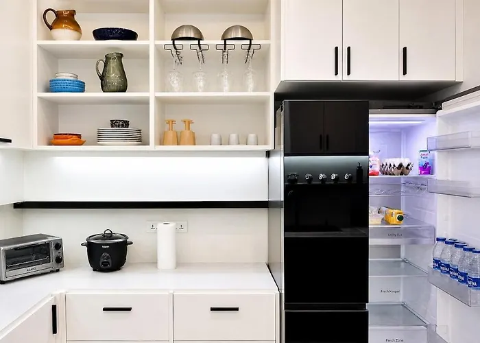 65 Inch Netflix Tv Bar Kitchen Skyline Terrace * Manila