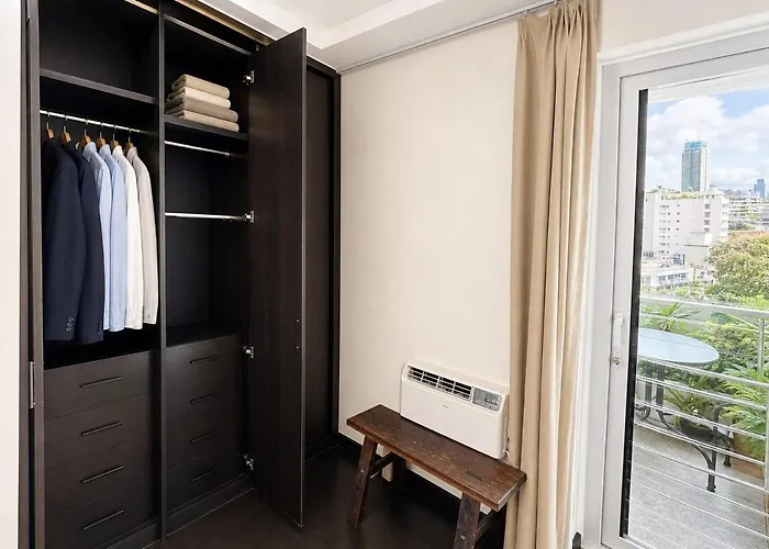 65 Inch Netflix Tv Bar Kitchen Skyline Terrace Apartamento Manila